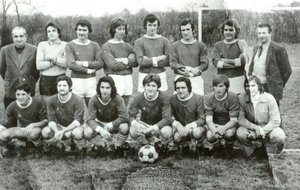 Saison 1974-1975 - ESN 1 - Puisais, Charpentier, Gaspard, Berton, Galineau, Gaspard, Jousselin, Berton, Charpentier, Flannin, Imbert, Sansiquet, Garreau, Joubert, Imbert