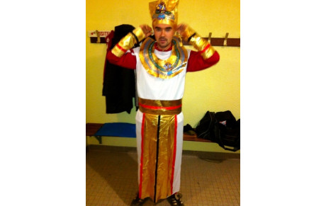 Ramsès en chaussures de foot pour nos Féminines